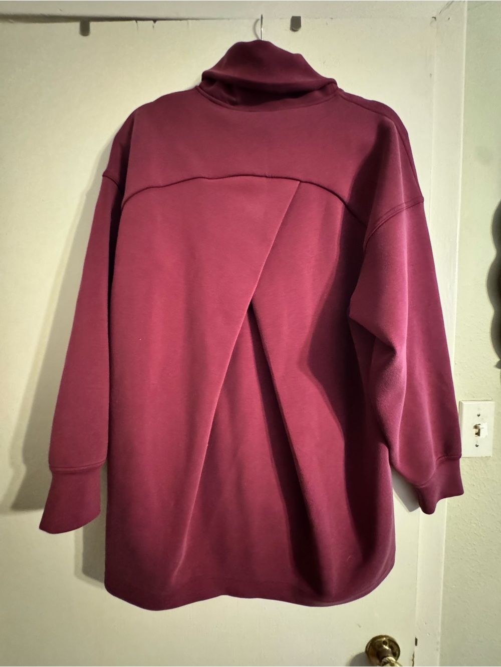Oversized Lululemon Maroon Turtleneck Sweatshirt - - Picture 7 of 7